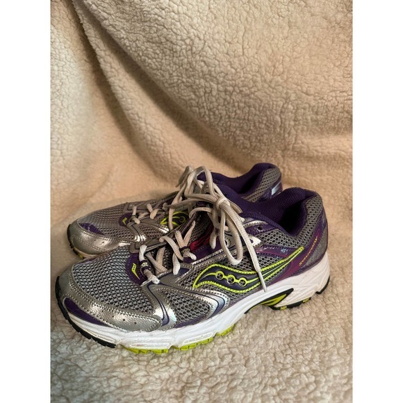 Saucony Women's Size 10 Oasis Running Shoe 15209-3 - Picture 2 of 8